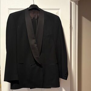 Jhane Barnes Elegant Black Tuxedo